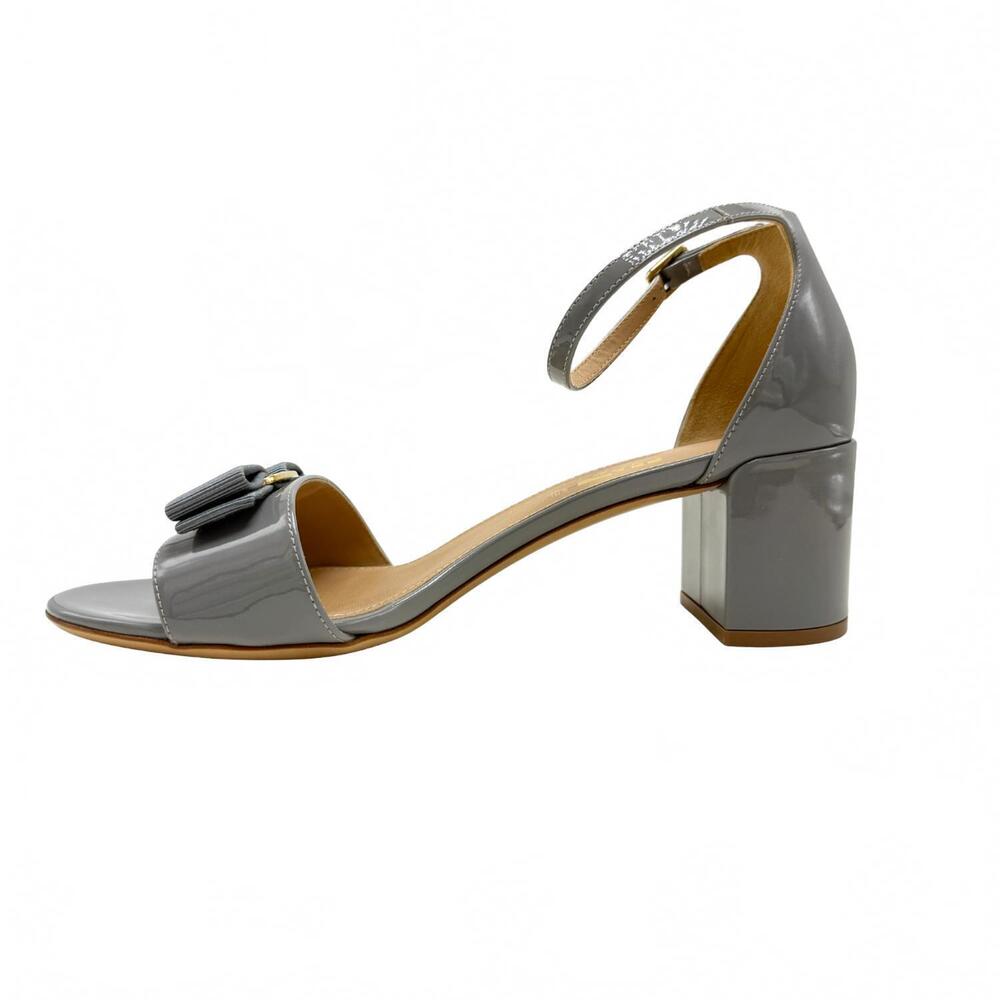 NEW SALVATORE FERRAGAMO women's gavina ankle strap sandal in fossil grey